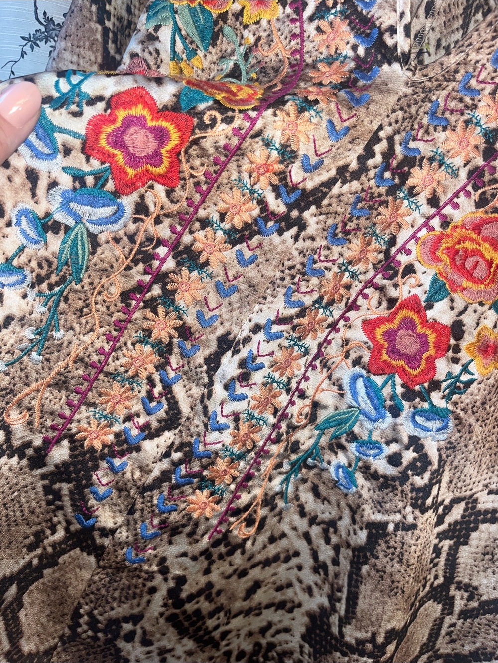Oddy Snakeskin Print Embroidered Oversized Blouse - Picture 6 of 10